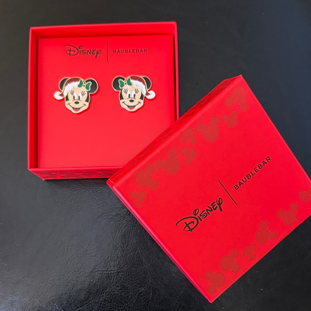 Minnie Mouse Earrings. New in Box